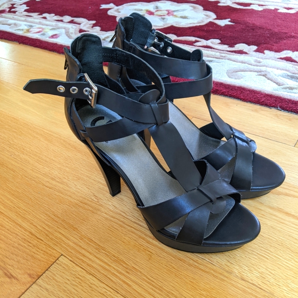 G by Guess Henzie platform heels
